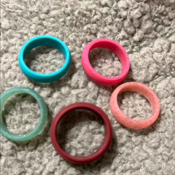 Colorful Silicone Ring Set - Picture 5 of 6